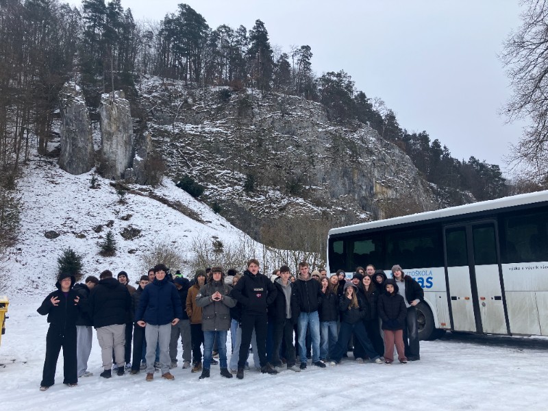 Exkurze deváťáků do Sloupsko-šošůvských jeskyní a do Jaderné elektrárny Dukovany Exkurze deváťáků do Sloupsko-šošůvských jeskyní a do Jaderné elektrárny Dukovany