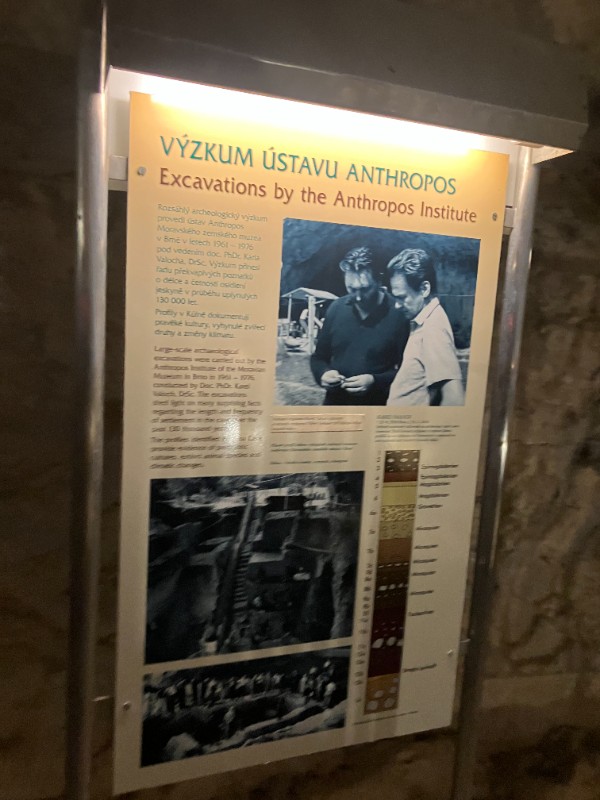 Exkurze deváťáků do Sloupsko-šošůvských jeskyní a do Jaderné elektrárny Dukovany Exkurze deváťáků do Sloupsko-šošůvských jeskyní a do Jaderné elektrárny Dukovany