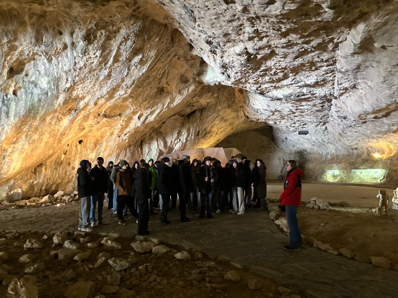 Exkurze deváťáků do Sloupsko-šošůvských jeskyní a do Jaderné elektrárny Dukovany Exkurze deváťáků do Sloupsko-šošůvských jeskyní a do Jaderné elektrárny Dukovany