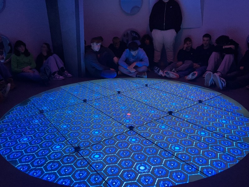 Exkurze deváťáků do Sloupsko-šošůvských jeskyní a do Jaderné elektrárny Dukovany Exkurze deváťáků do Sloupsko-šošůvských jeskyní a do Jaderné elektrárny Dukovany