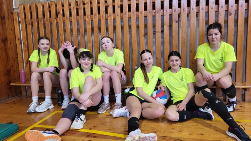 Přivezly jsme pohár! Přivezly jsme pohár!