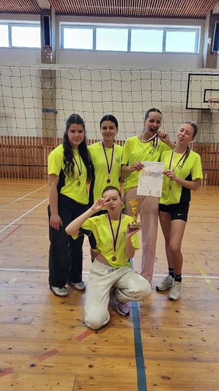 Přivezly jsme pohár! Přivezly jsme pohár!