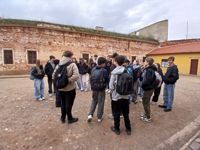 Dějepisná exkurze do Terezína Dějepisná exkurze do Terezína