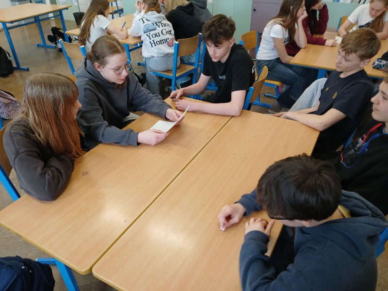 Zrcadlo - poruchy příjmu potravy Zrcadlo - poruchy příjmu potravy