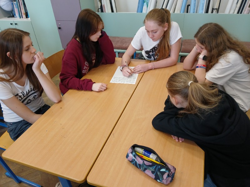 Zrcadlo - poruchy příjmu potravy Zrcadlo - poruchy příjmu potravy