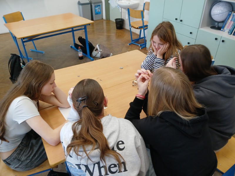 Zrcadlo - poruchy příjmu potravy Zrcadlo - poruchy příjmu potravy