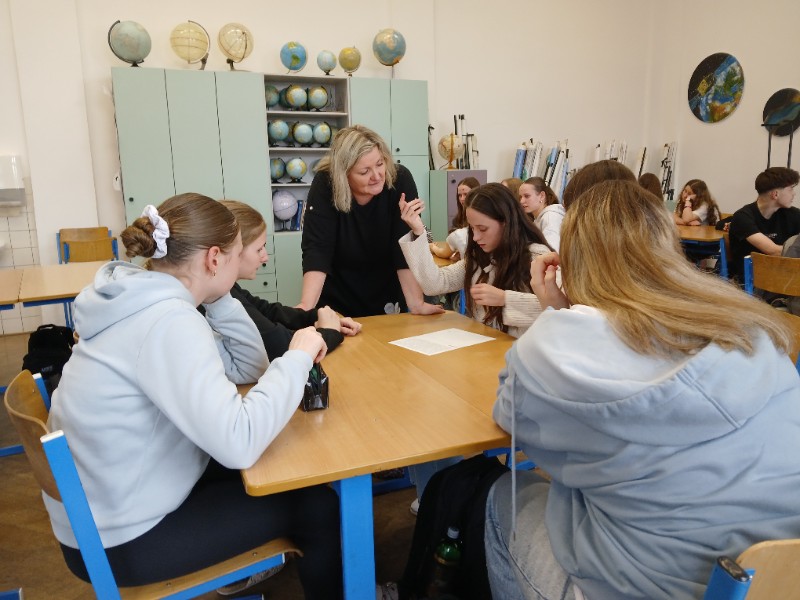 Zrcadlo - poruchy příjmu potravy Zrcadlo - poruchy příjmu potravy