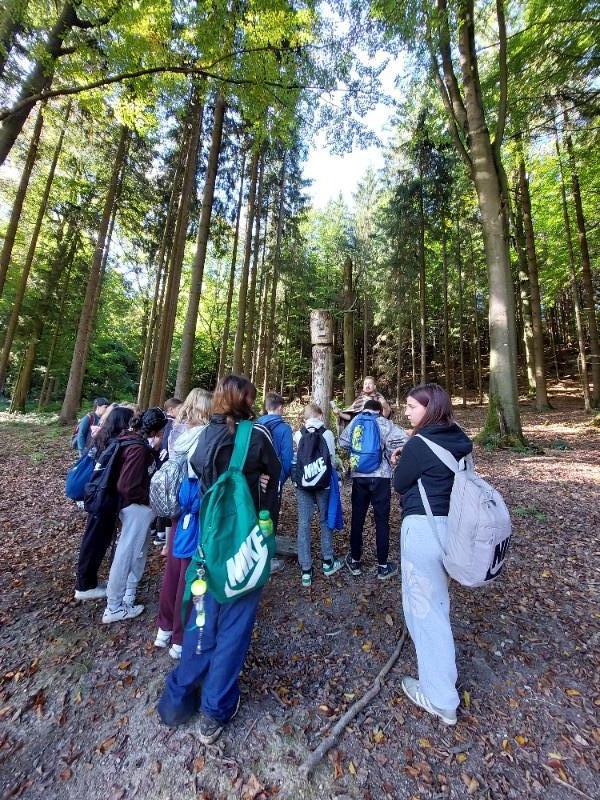 Dějepisná exkurze šesťáků na Křivolík Dějepisná exkurze šesťáků na Křivolík