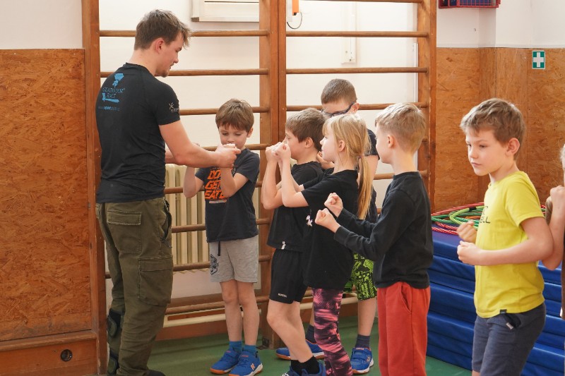 Sebeobrana v prvních třídách a II. A Sebeobrana v prvních třídách a II. A