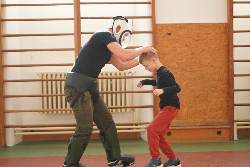 Sebeobrana v prvních třídách a II. A Sebeobrana v prvních třídách a II. A