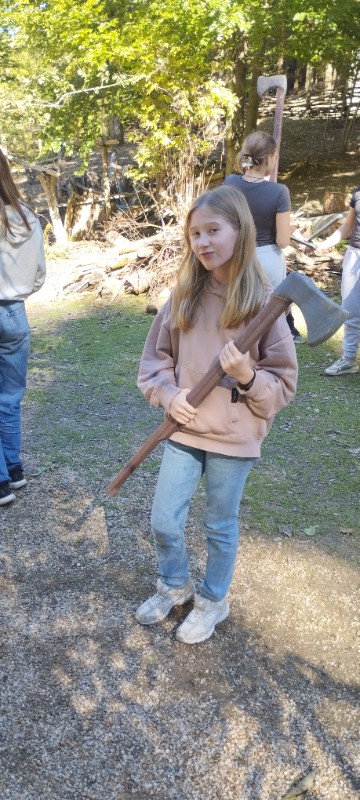 Dějepisná exkurze šesťáků na Křivolík Dějepisná exkurze šesťáků na Křivolík