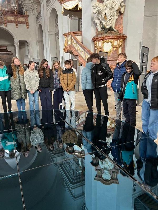 Osmáci v piaristickém kostele Osmáci v piaristickém kostele